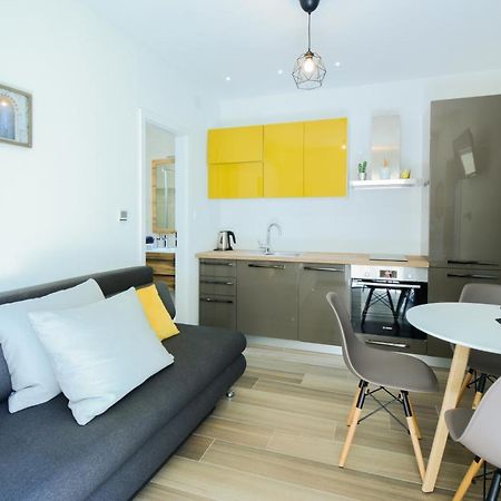 Apartment Grey&Yellow 자다르 외부 사진
