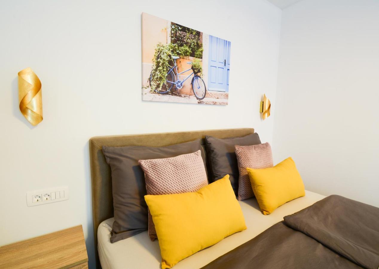 Apartment Grey&Yellow 자다르 외부 사진